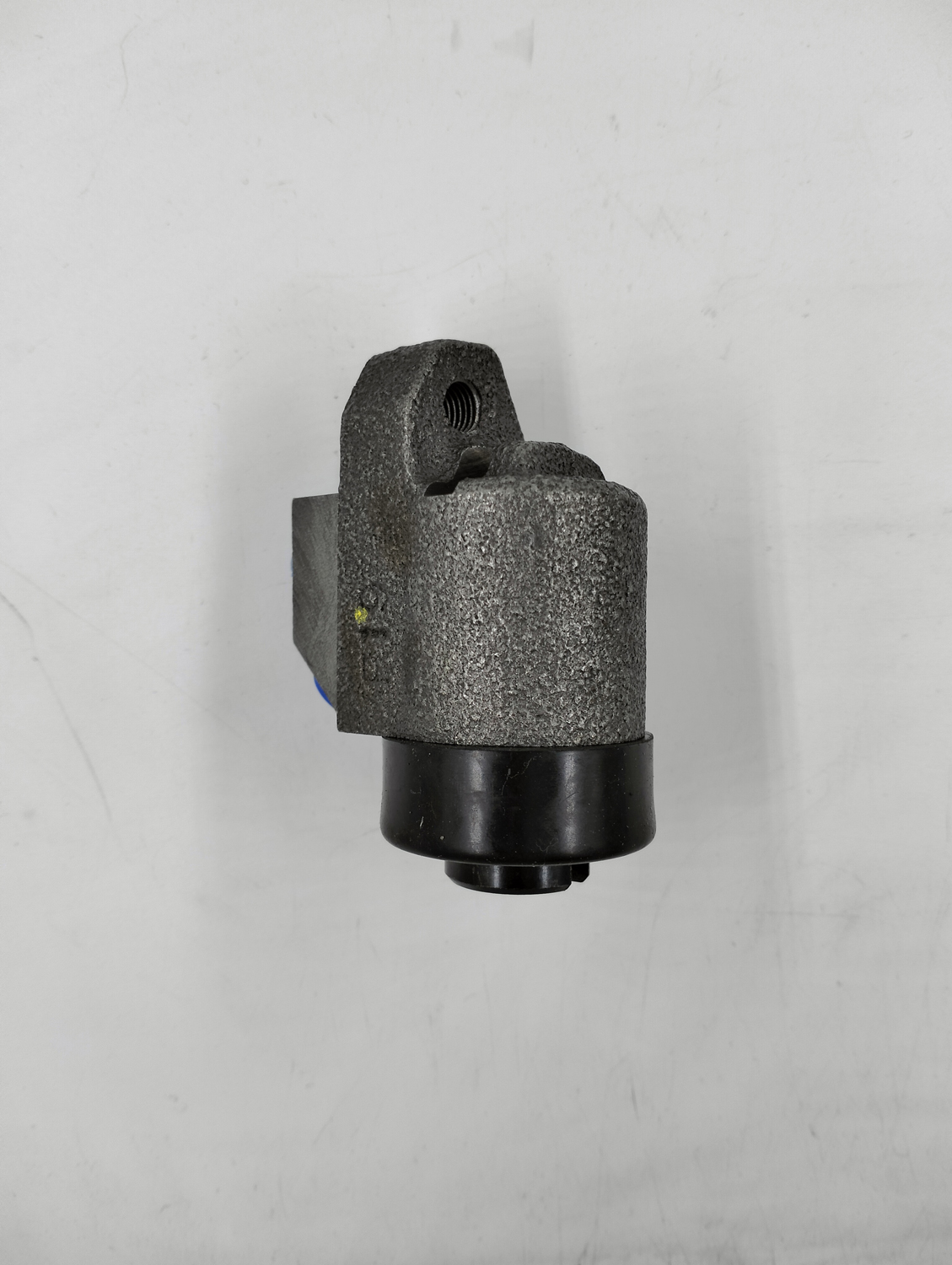 WHEEL CYL R/H FRONT (1")